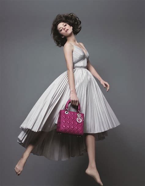 marion cotillard lady dior rouge|Listen: Marion Cotillard sings Franz Ferdinand for Dior .